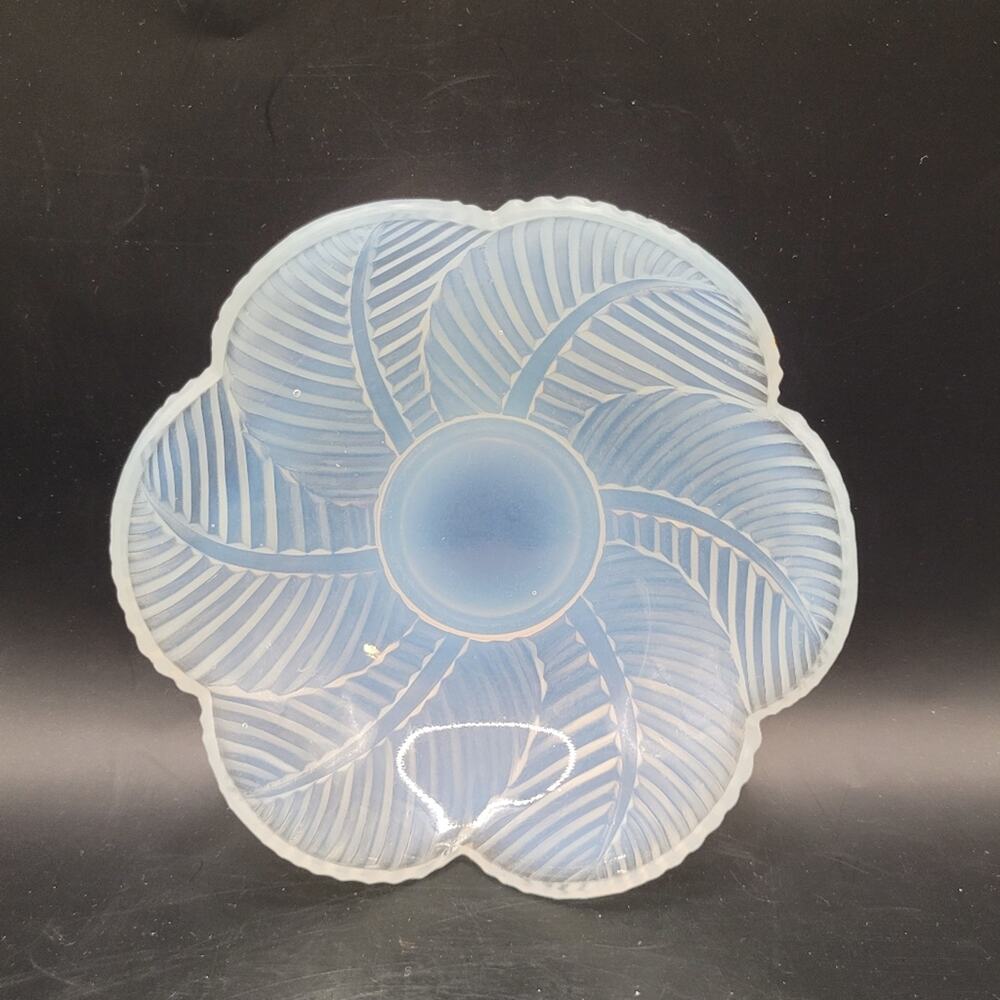 Pierre D'avesn France Opalescent Glass Art Deco Leaf Design Bowl Set of 3